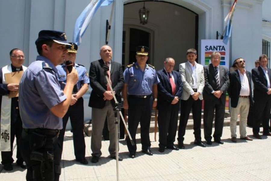 Entrega de camioneta Policiales - Foto Prensa GSF