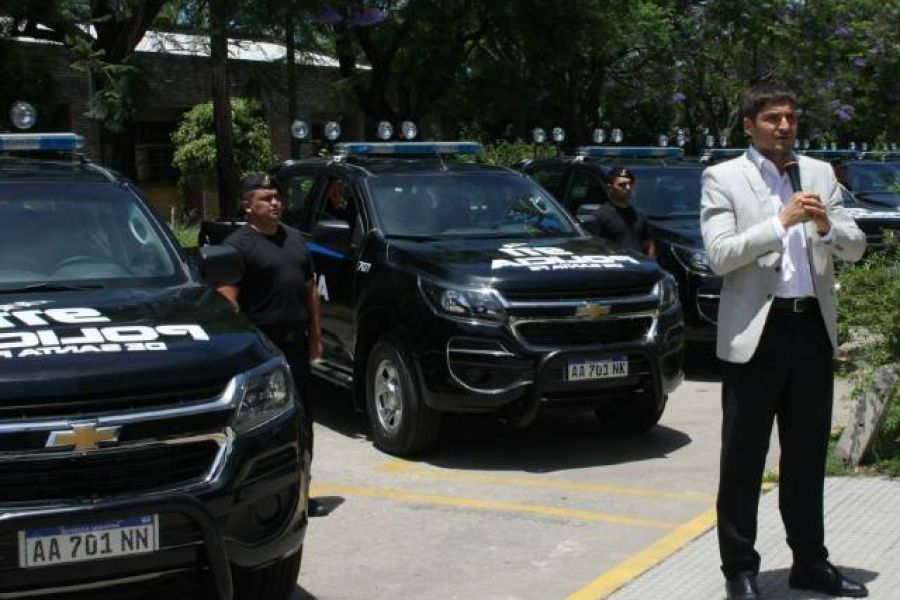 Entrega de camioneta Policiales - Foto Prensa GSF