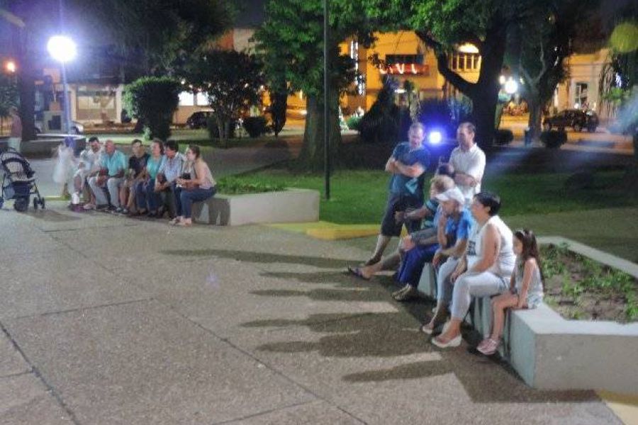 Los Lugarenos en Plaza Sarmiento - Foto FM Spacio