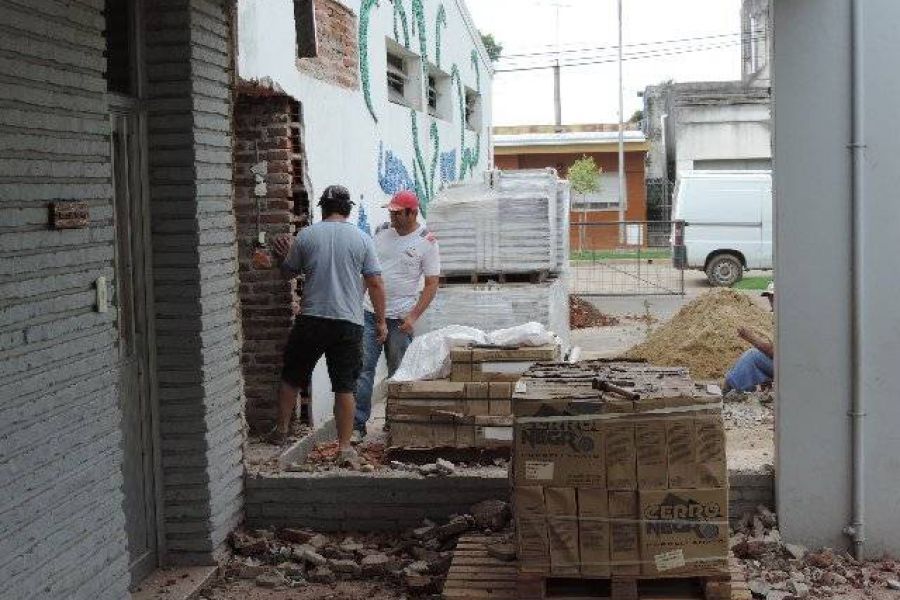 Obras en Escuela 321 - Foto FM Spacio