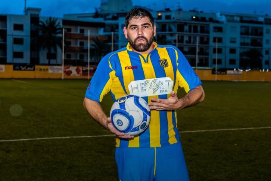 «El Tanque» Michlig paseando sus goles por Ibiza