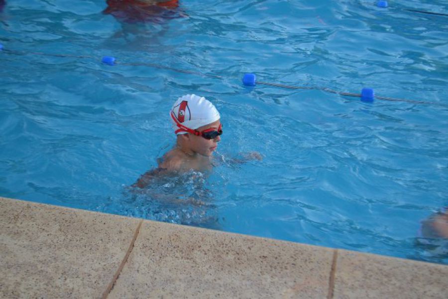 Encuentro de natacion CAA - Foto FM Spacio