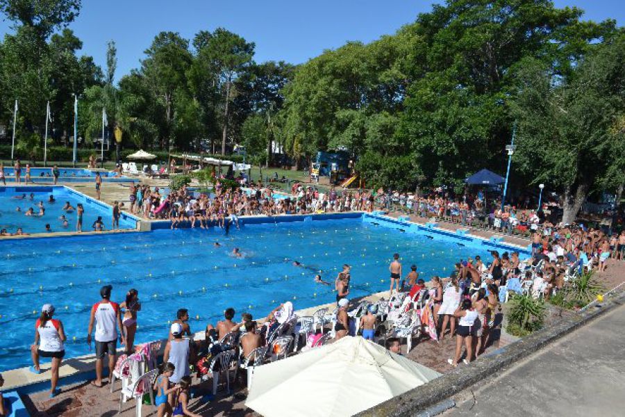 Encuentro de natacion CAA - Foto FM Spacio