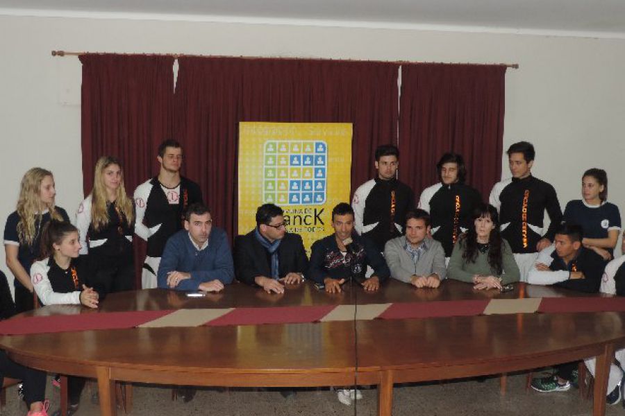 Conferencia Bienestar Deportivo - Foto FM Spacio