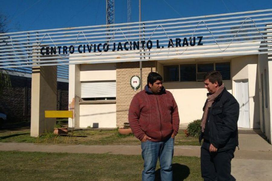 Flores con Pirola en Jacinto L. Arauz