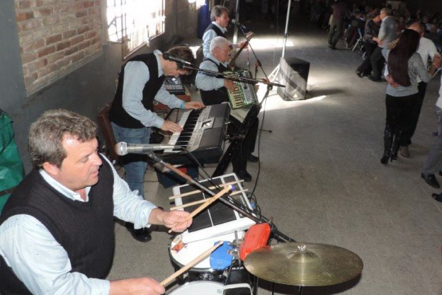 Almuerzo aniversario del Club de Abuelos - Foto FM Spacio