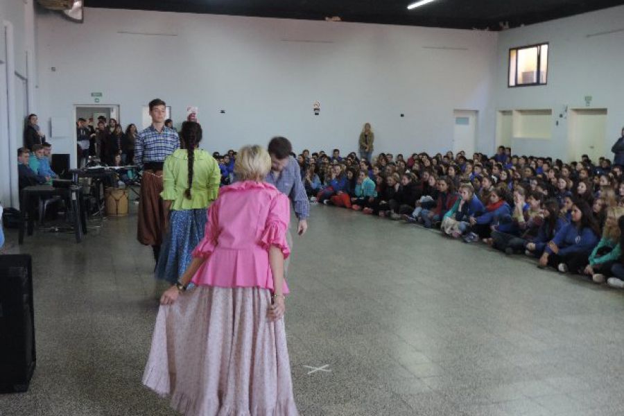 Acto Patrio de la 298 - Foto FM Spacio