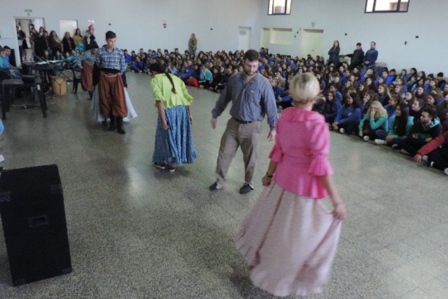 Acto Patrio de la 298 - Foto FM Spacio