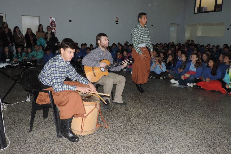 Acto Patrio de la 298 - Foto FM Spacio
