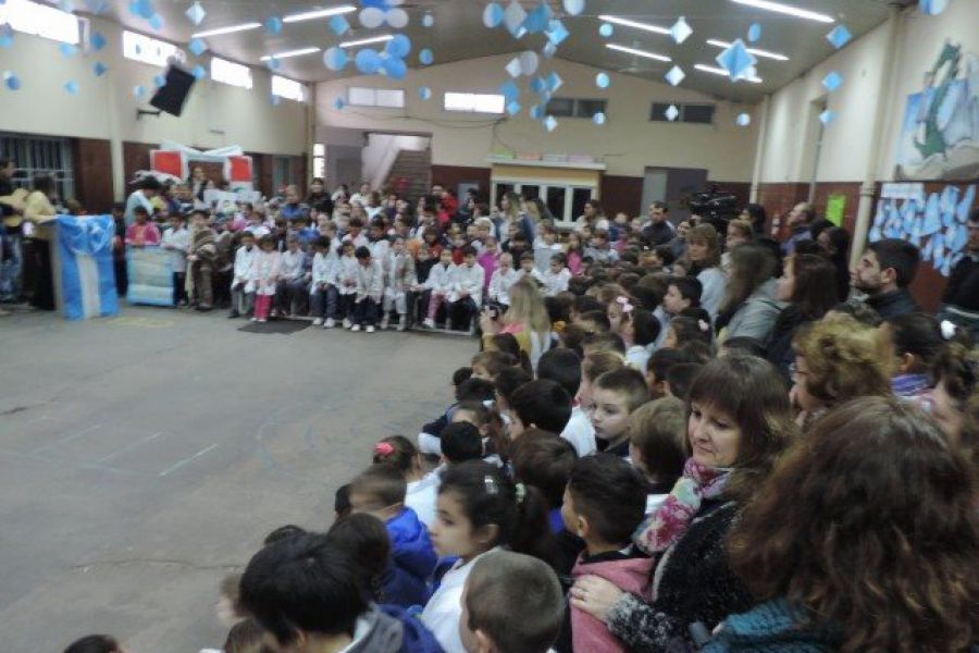 Acto Patrio de la Escuela 321 - Foto FM Spacio