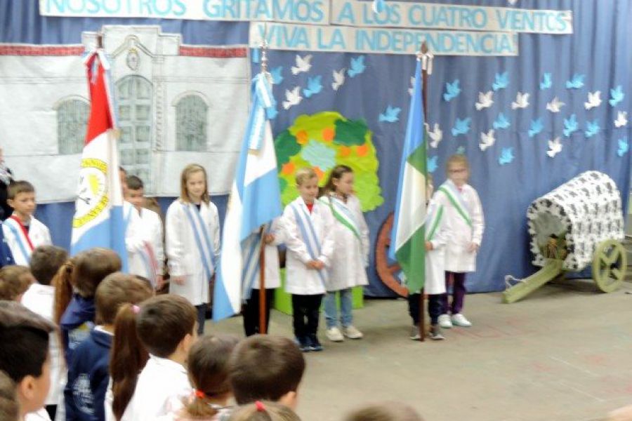 Acto Patrio de la Escuela 321 - Foto FM Spacio