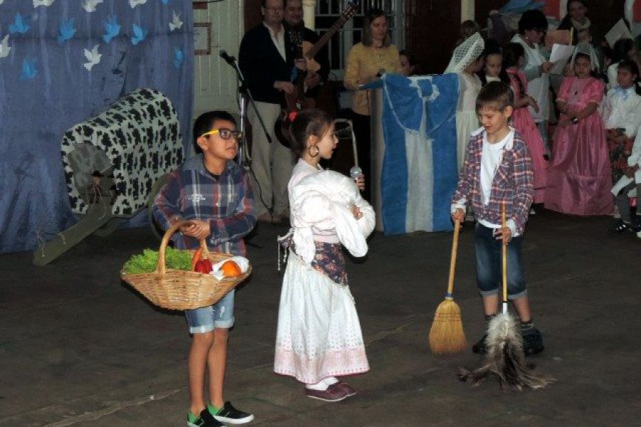 Acto Patrio de la Escuela 321 - Foto FM Spacio