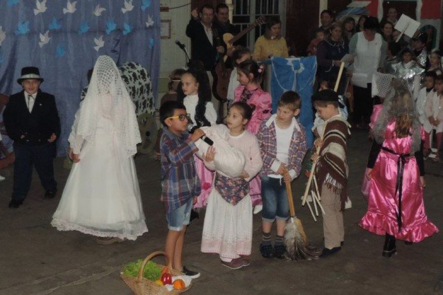 Acto Patrio de la Escuela 321 - Foto FM Spacio