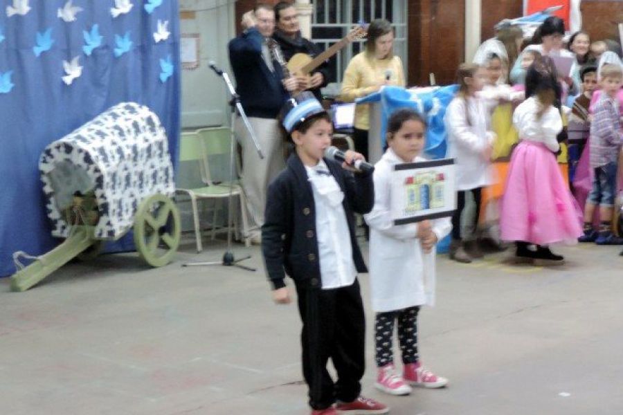 Acto Patrio de la Escuela 321 - Foto FM Spacio