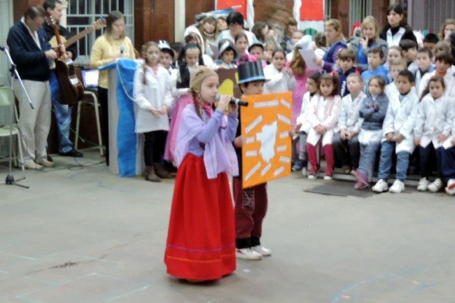 Acto Patrio de la Escuela 321 - Foto FM Spacio