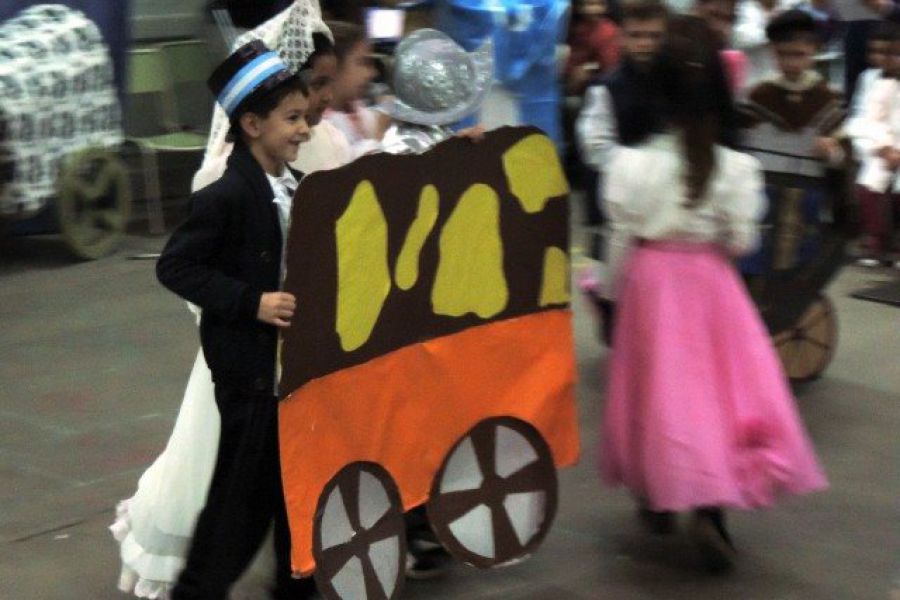 Acto Patrio de la Escuela 321 - Foto FM Spacio