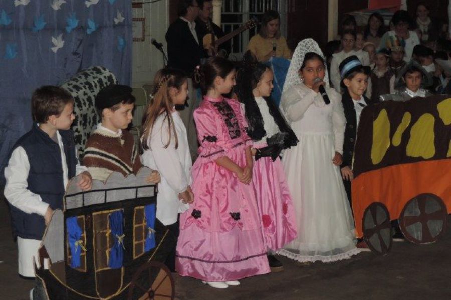 Acto Patrio de la Escuela 321 - Foto FM Spacio
