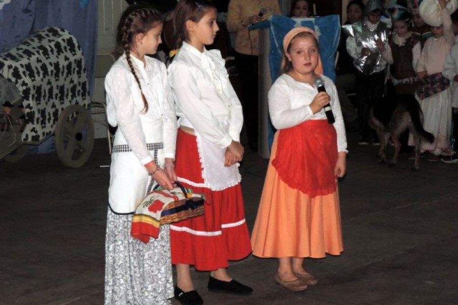Acto Patrio de la Escuela 321 - Foto FM Spacio