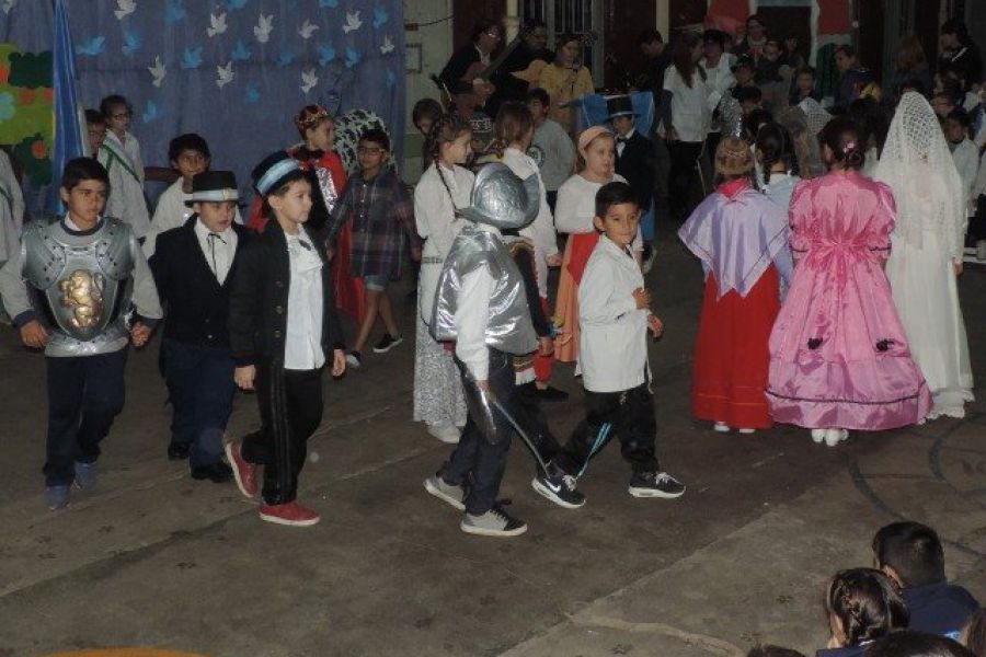 Acto Patrio de la Escuela 321 - Foto FM Spacio