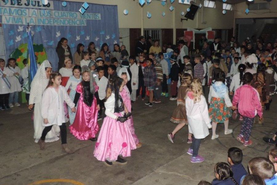 Acto Patrio de la Escuela 321 - Foto FM Spacio