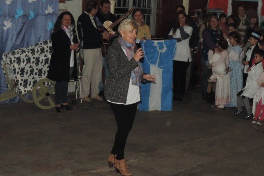 Acto Patrio de la Escuela 321 - Foto FM Spacio
