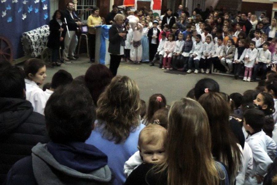 Acto Patrio de la Escuela 321 - Foto FM Spacio