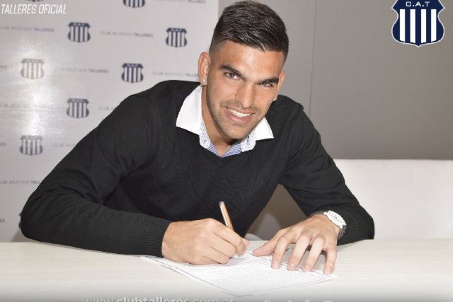 Kevin Humeler firma de contrato - Foto CAT