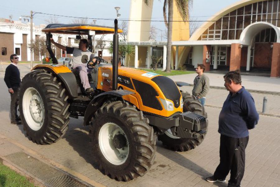 Tractor Valtra - Foto Comuna de Franck