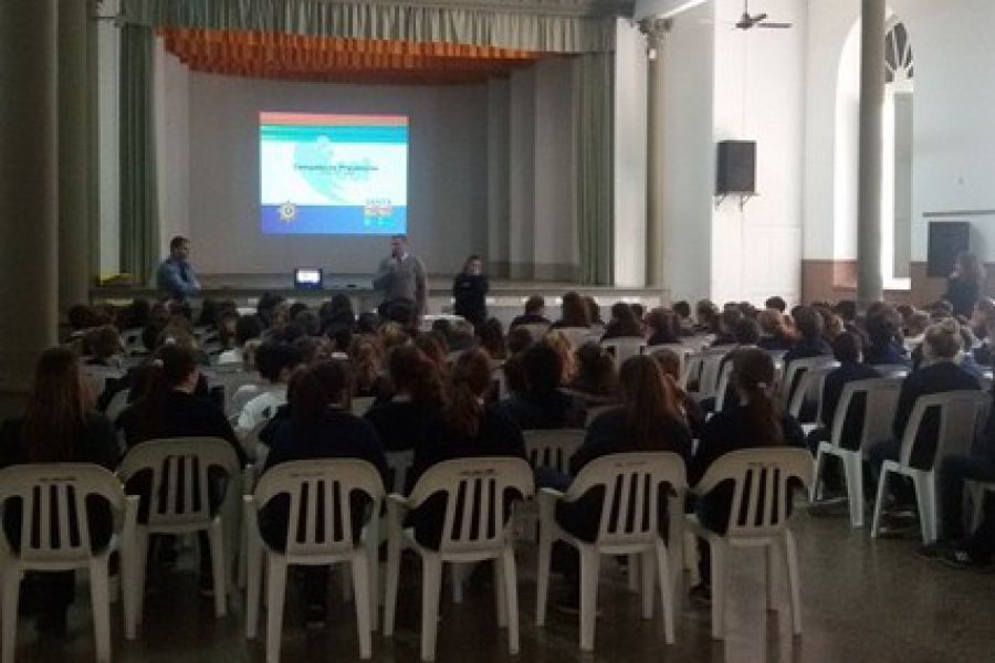 Charla Policial - Foto URXI