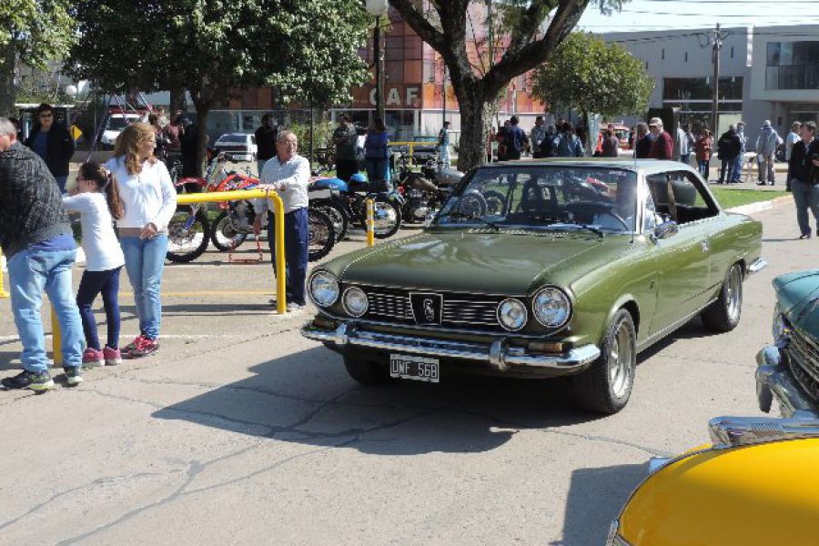 Encuentro de Autos y Motos del Cycles - Foto FM Spacio