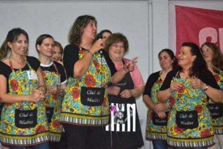 Fiesta de la mujer con el Club de Madres de la Escuela Nº 321