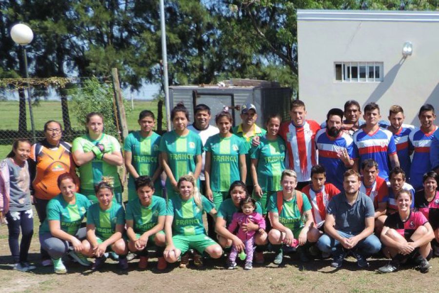 Vestuarios Polideportivo - Foto Comuna de Franck