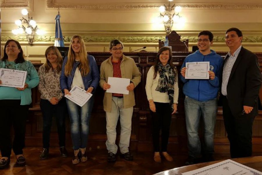 Jovenes en el Senado - Foto EETP 298