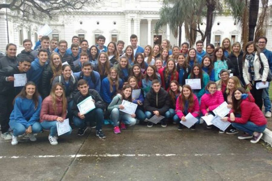 Jovenes en el Senado - Foto EETP 298