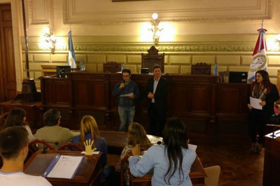 Jovenes en el Senado - Foto EETP 298