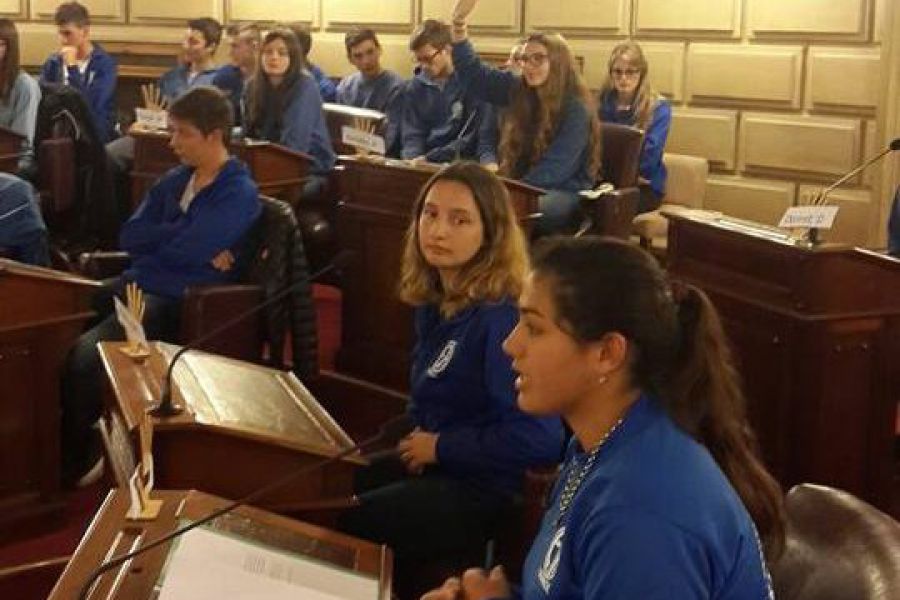 Jovenes en el Senado - Foto EETP 298