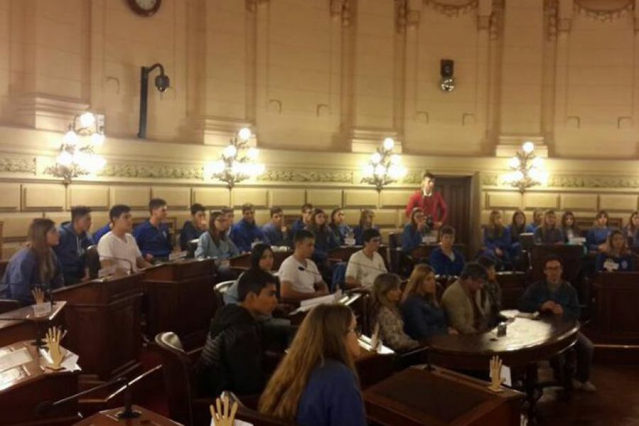 Jovenes en el Senado - Foto EETP 298