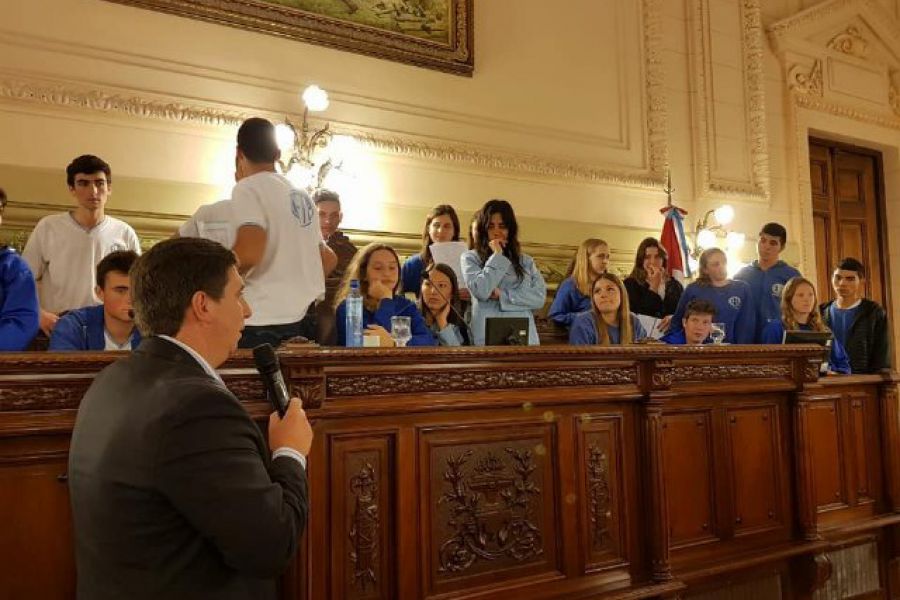 Jovenes en el Senado - Foto EETP 298