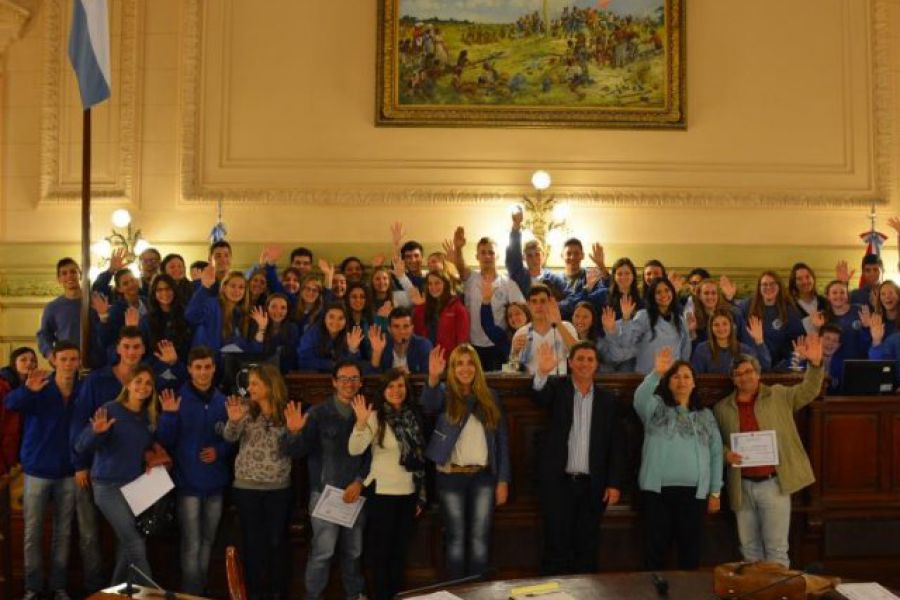 Jovenes en el Senado - Foto EETP 298