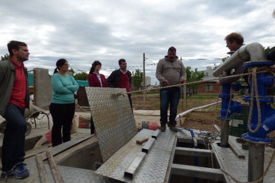 Vecinos de barrio sur ya acceden a trámites finales para las cloacas
