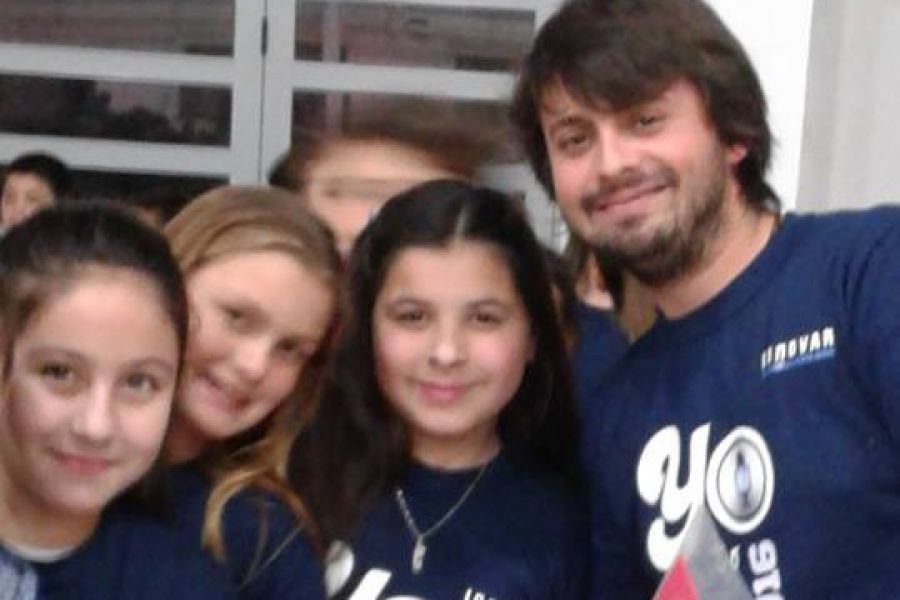 Joaquin Welschen con alumnas