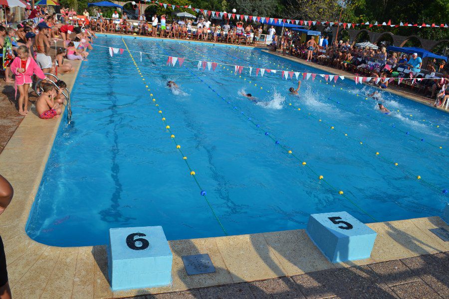 Natacion CAF en Humboldt - Foto FM Spacio