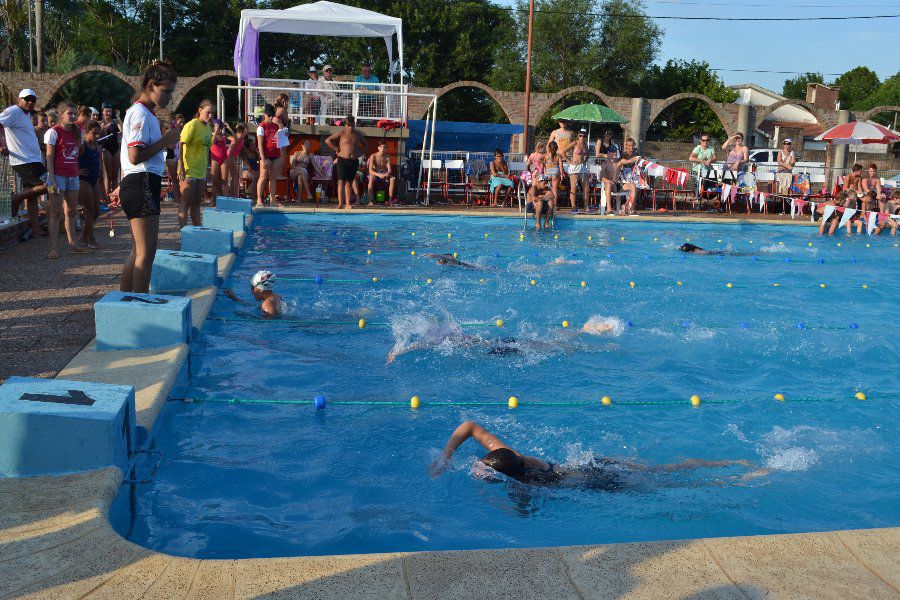 Natacion CAF en Humboldt - Foto FM Spacio