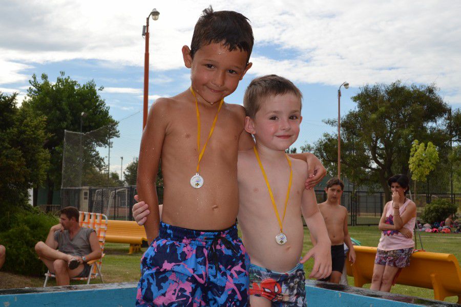 Natacion del CAF en Pilar - Foto FM Spacio