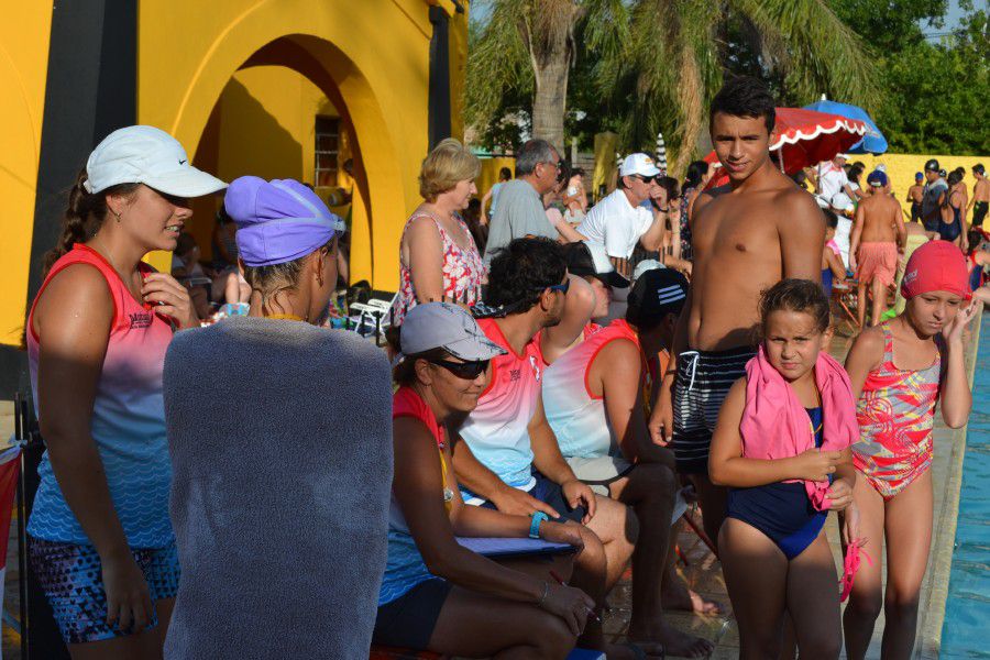 Natacion del CAF en Pilar - Foto FM Spacio