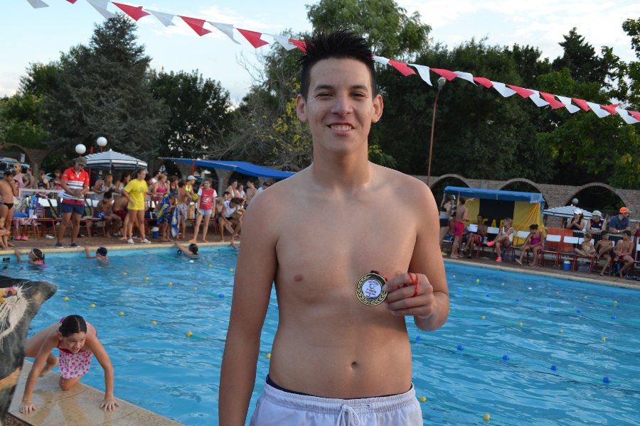 Natacion CAF en Humboldt - Foto FM Spacio