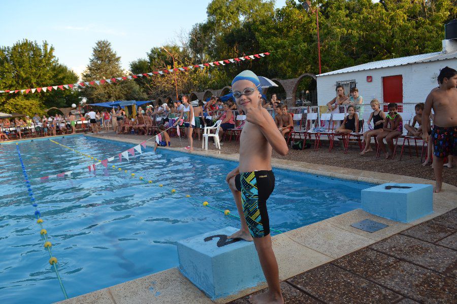 Natacion CAF en Humboldt - Foto FM Spacio