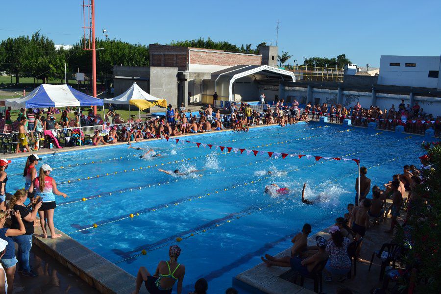 Natacion en el CAF - Foto FM Spacio