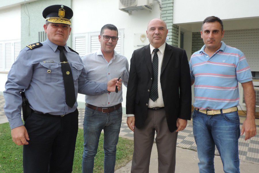 Entrega de Camioneta Policial