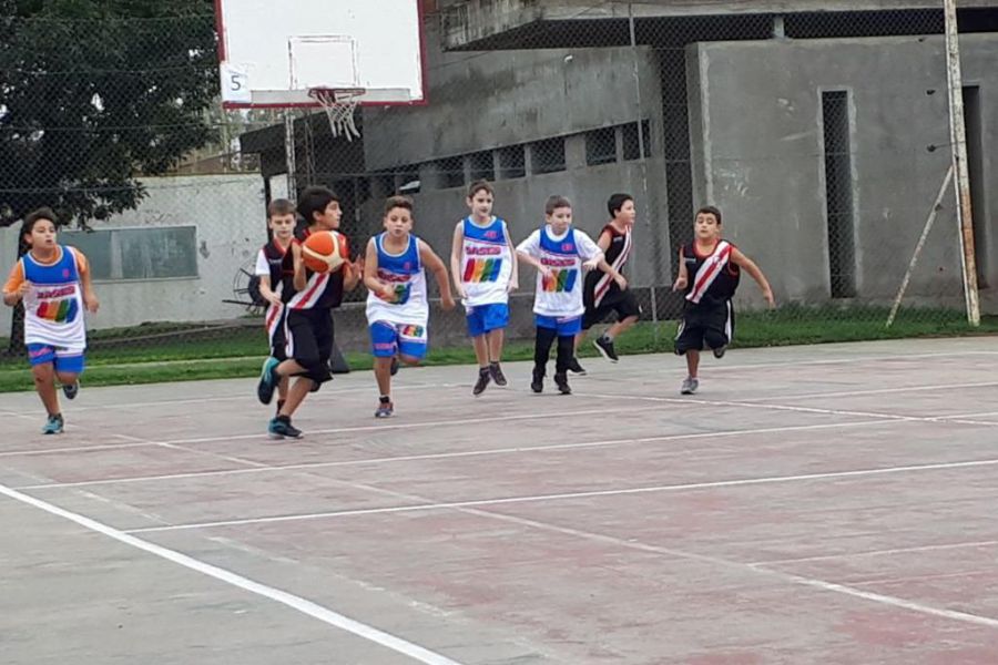 Encuentro de Basquet en el CAF